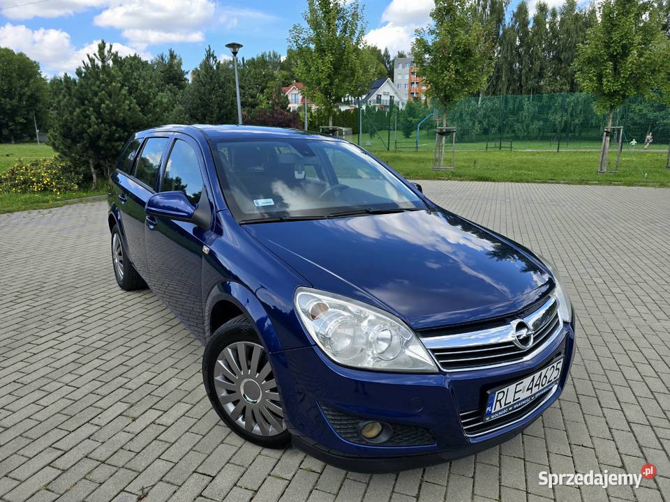 Opel Astra 13 CDTi LIFT klima 2010 Fajny stanBEZ wielofunkcyjna kierownica Astra Rzeszów
