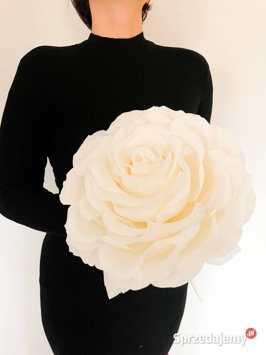 Duża róża z krepiny włoskiej