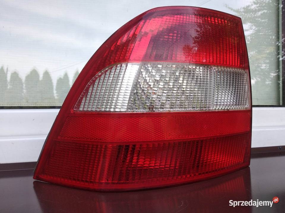Opel Vectra B sedan liftback lampa tył tylna łódzkie Sieradz