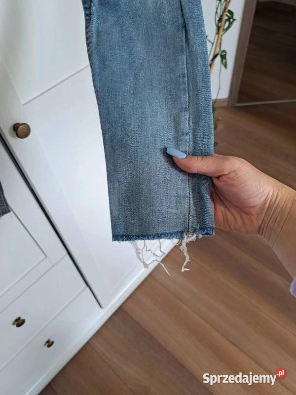 Jeansy z dziurami z Terranova modny casual S Terranova Trąbki Wielkie