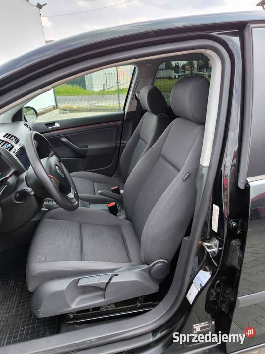 Volkswagen Golf V 16 Benzyna 2006 Doinwestowany Rok produkcji 2006 Ksawerów