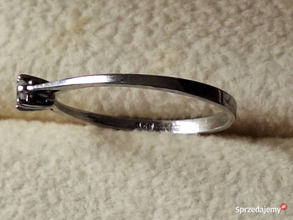 Pierścionek srebrny z kamieniem p925 elegancki sprzedam