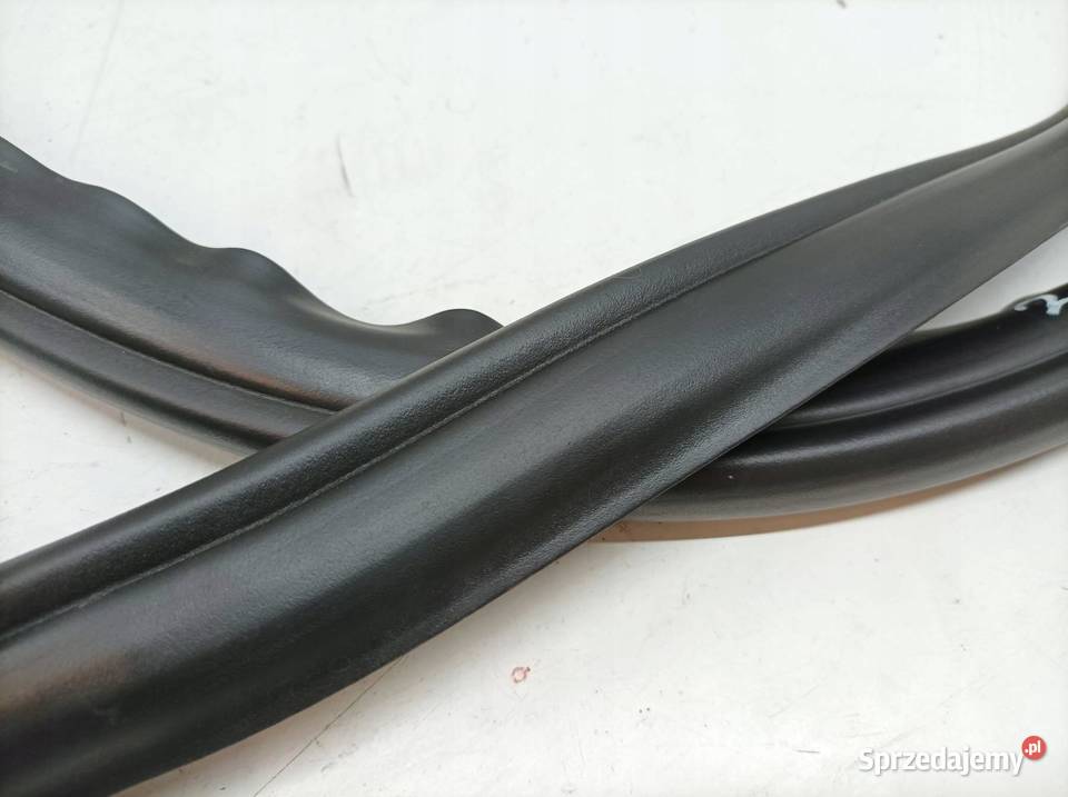 USZCZELKA DRZWI KAROSERYJNA PRAWY PRZÓD VW