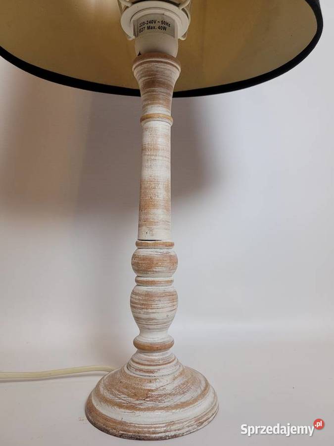 Lampka nocna z drewnianą podstawą Lampy stołowe i nocne Białogard