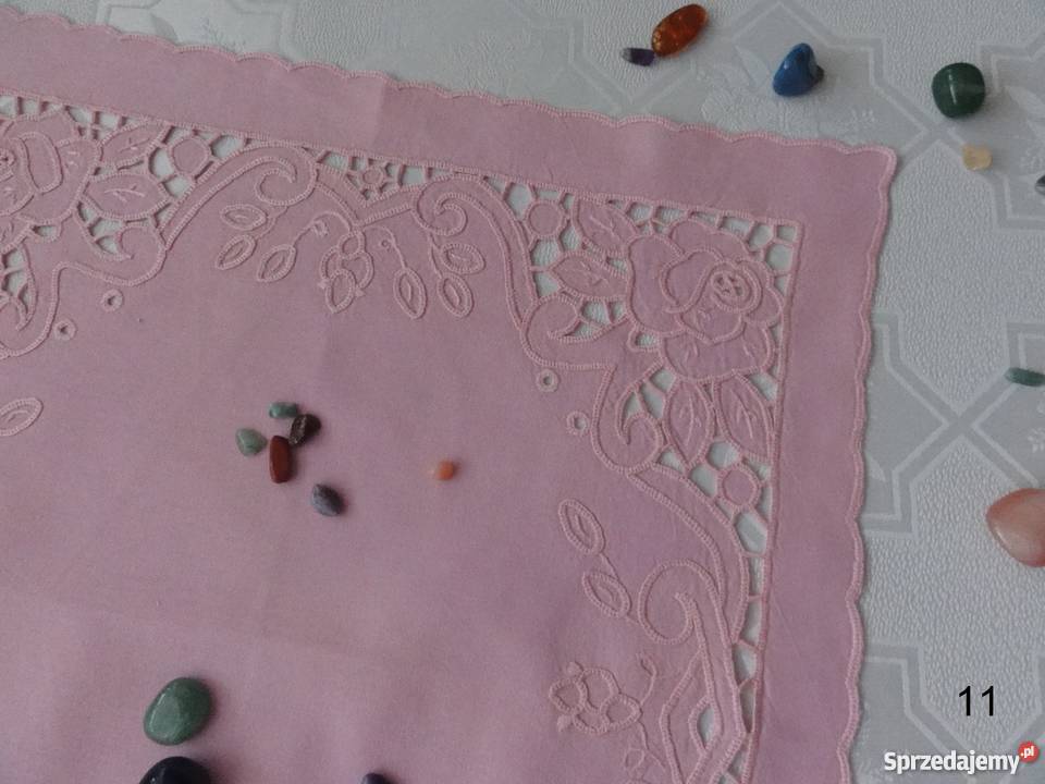 Kolorowe różowe bogato haftowane serwety Lublin