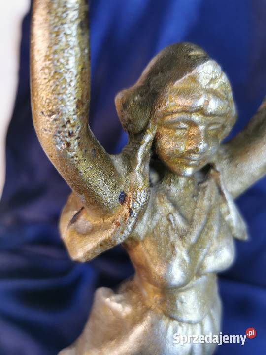 stary świecznik metalowy