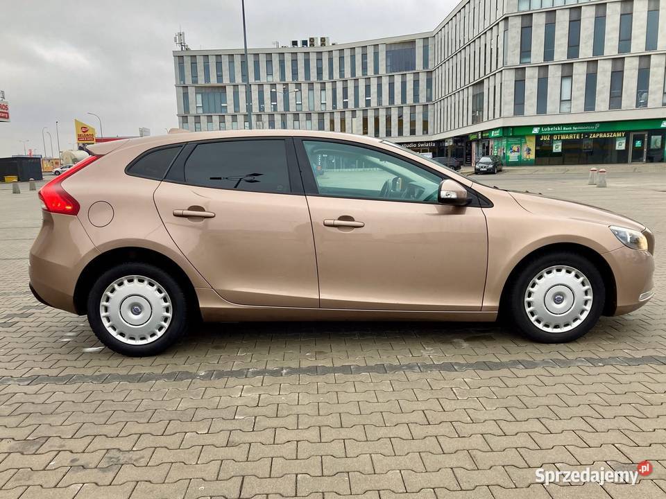 Volvo V40 D2 Kinetic 2016 piękny złoty kolor Lublin sprzedam