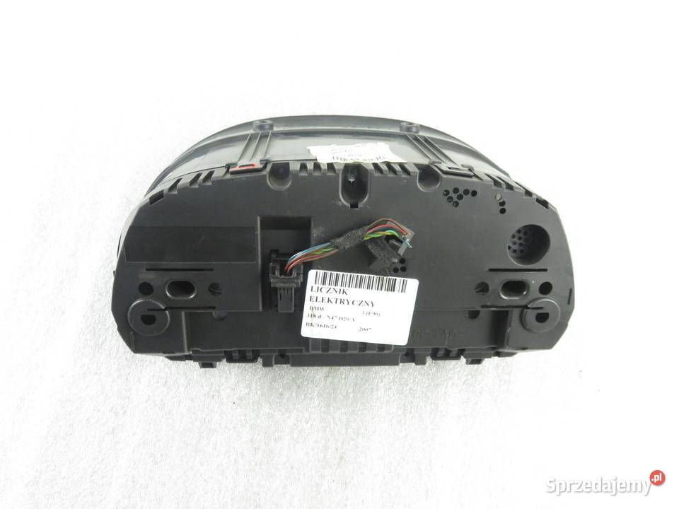 LICZNIK BMW 3 E90 318 d 143 N47 D20 A 403215000 Wyposażenie wnętrza