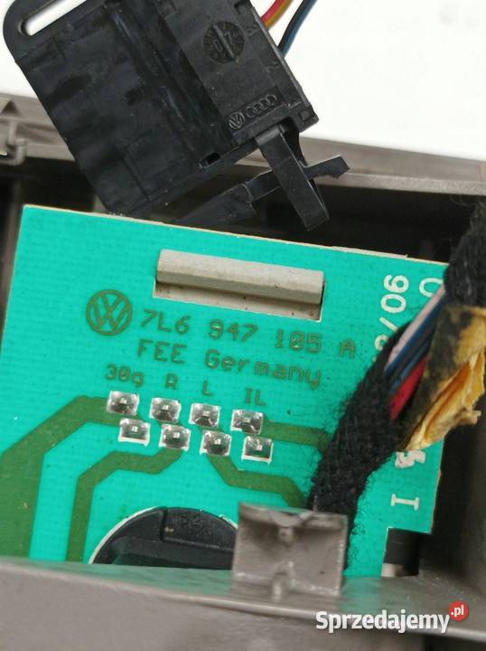 LAMPKA PODSUFITKI LIFT SZYBERDACH 7L6867508F osobowe świętokrzyskie