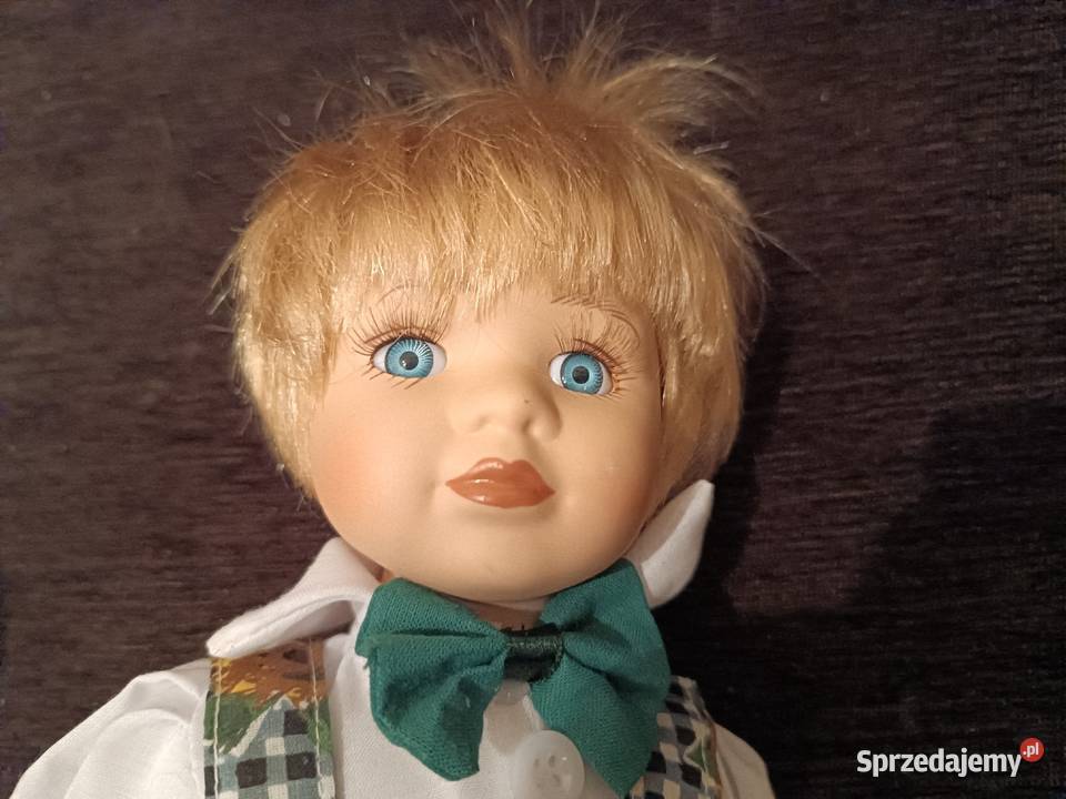 Kolekcjonerska lalka na stojakublond chłopczyca śląskie Szczyrk