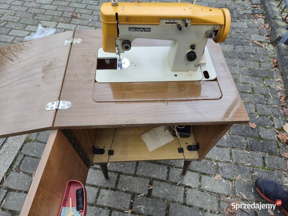Maszyna do szycia ze stolikiem Łucznik 466 Dąbrowa Górnicza sprzedam