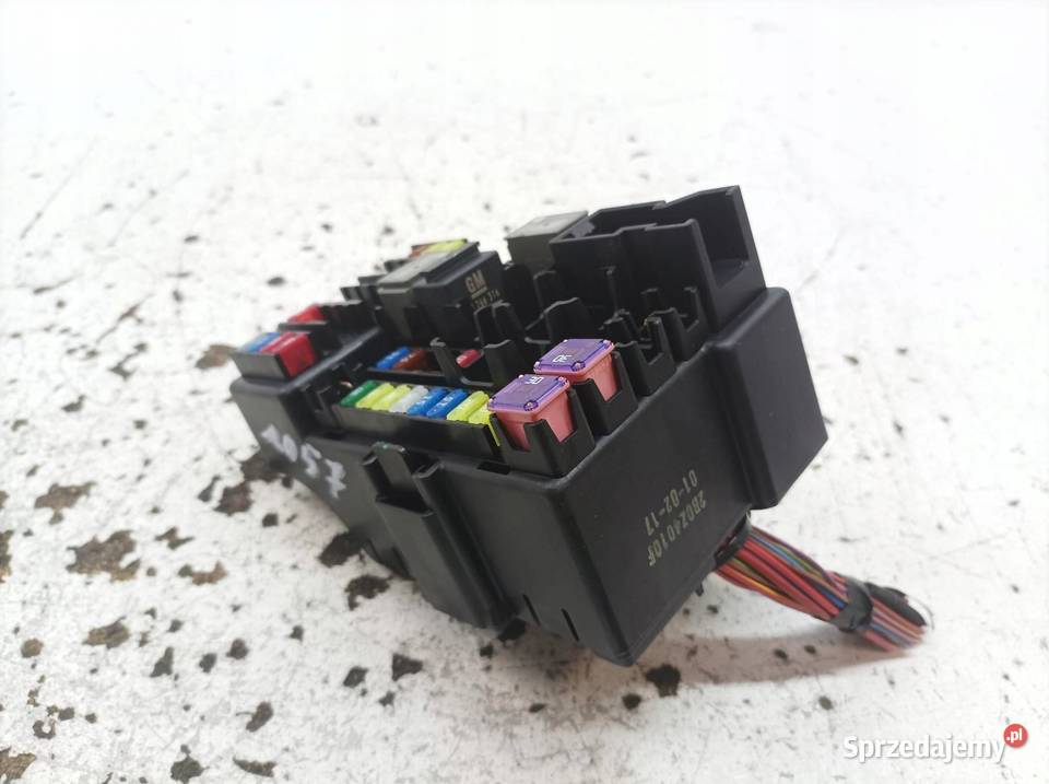 SKRZYNKA BEZPIECZNIKÓW 2B0Z4010F 12 B Opel Corsa sprzedam