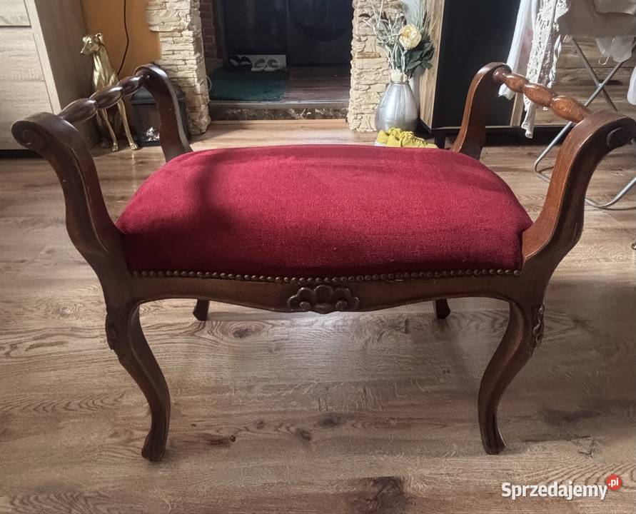 Ławeczka w odcieniu ciemnej czerwieni Starachowice