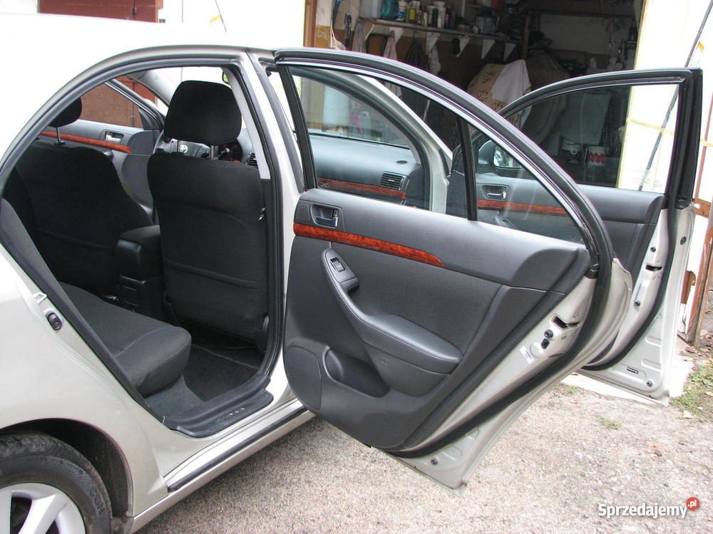 Toyota avensis Hatchback 20 D4D diesel welurowa tapicerka Katowice