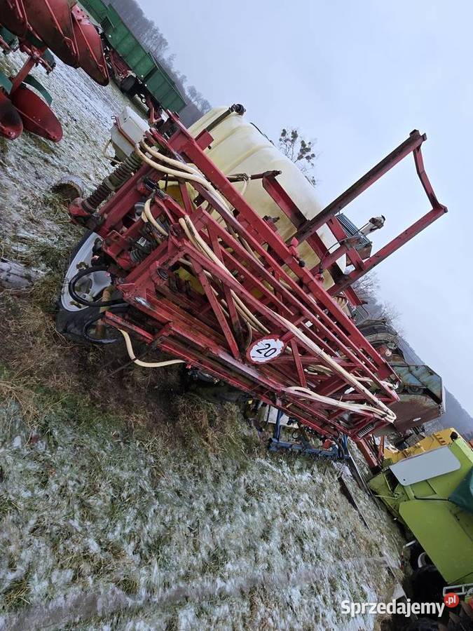 Opryskiwacz ciagany 2500l Pniewo