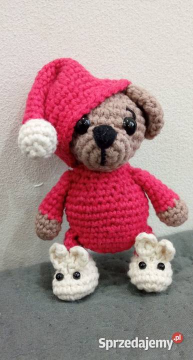 Miś w piżamce wykonany na szydełku Łask