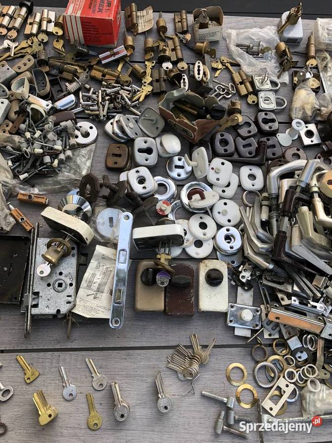 Okucie meblowe zamek zasuwa zestaw starym Poznań