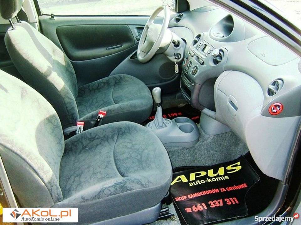 Toyota Yaris czarny podgrzewane fotele