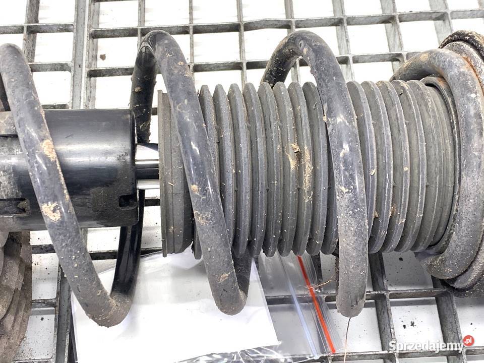 AMORTYZATOR LEWY PRZÓD ZE SPRĘŻYNĄ AUDI A3 8V 16 Amortyzatory