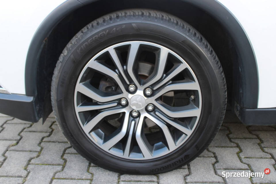 MITSUBISHI Outlander 2016r Salon Polska Xenon Rok produkcji 2016 Bielsko-Biała sprzedam