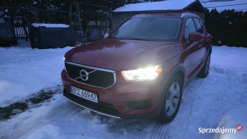 VOLVO XC40 T5 MOMENTUM AWD z napedem 4x4 o mocy 1969cm3 Gorliczyna