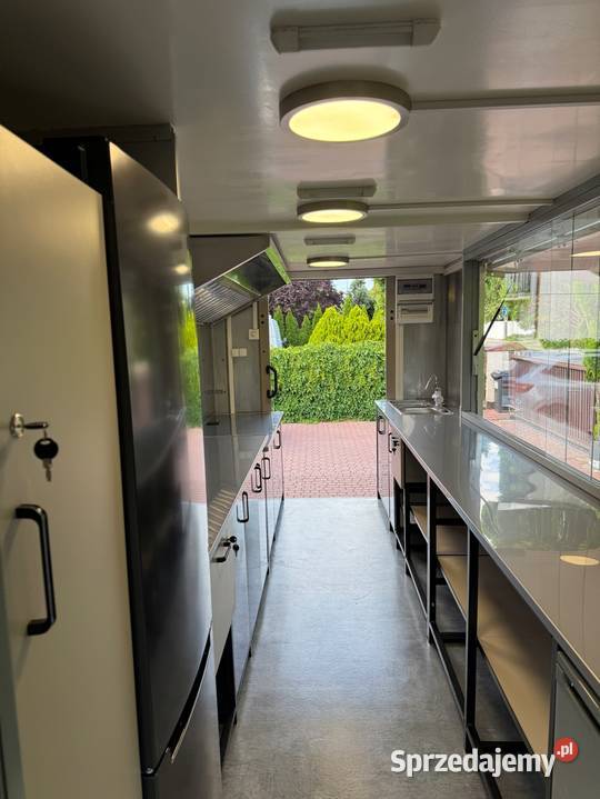 Food Truck Samochód gastronomiczny Mercedes Koło