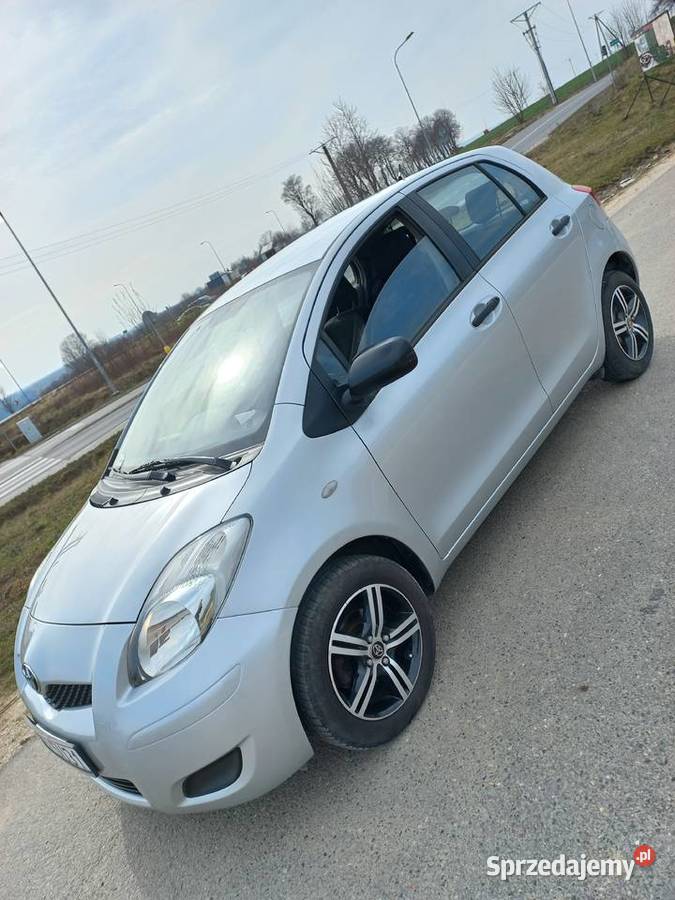 Toyota Yaris 2 10 2010r 1000cm3 Jaksice