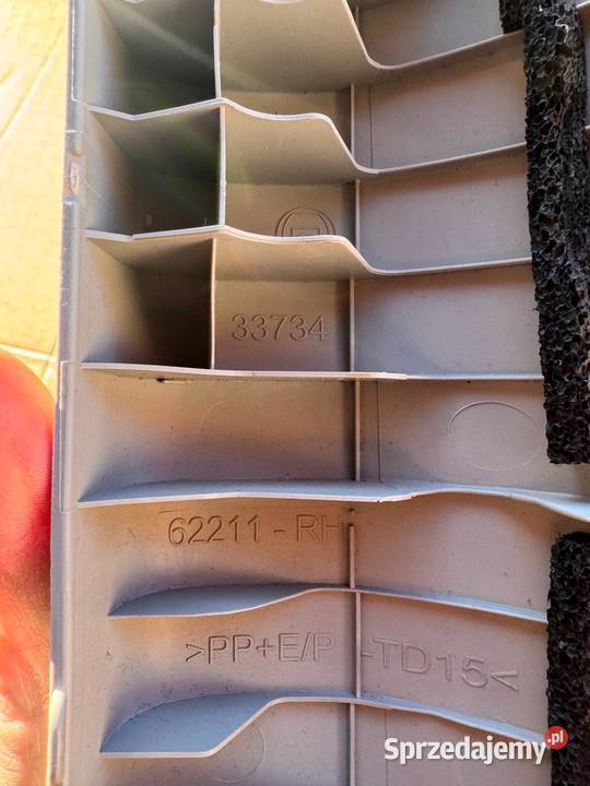 Poszycieosłona słupka prawy przód Toyota Yaris małopolskie Brzesko sprzedam