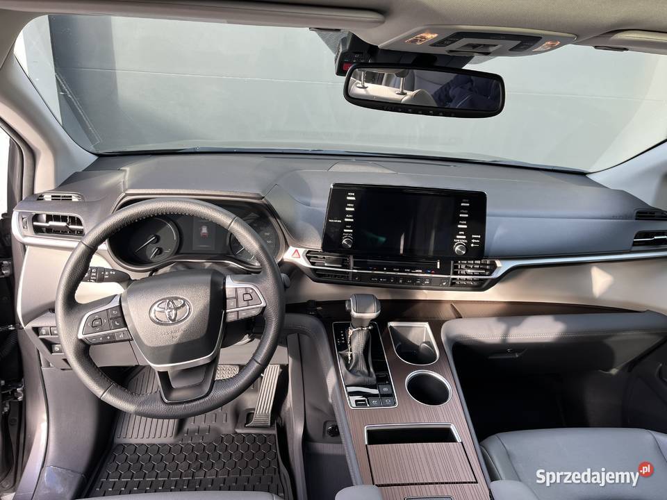 Toyota Sienna 25 hybryda 8 osób FV 23 2500cm3 łódzkie