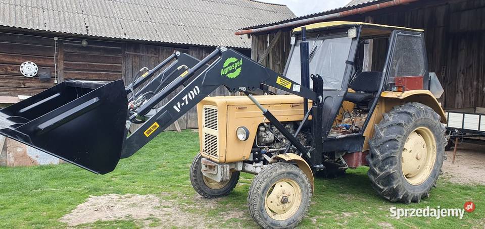 Ładowacz czołowy firmy Agrosped model V700 Kije