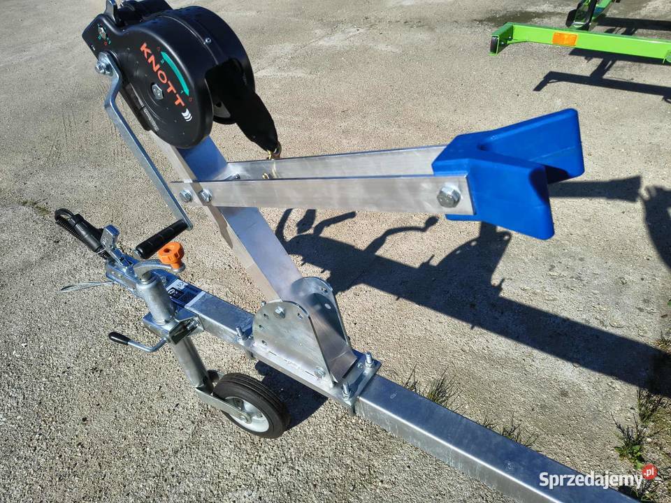 Dziobnica z wyciągarkąprzyczepa podłodziowa wielkopolskie Plewiska