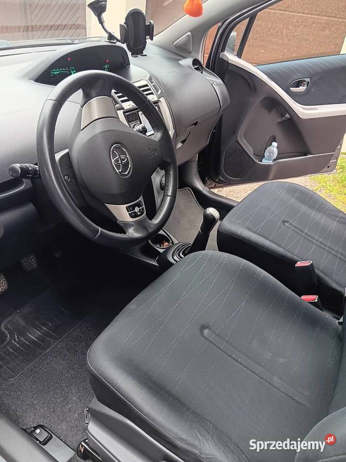 Toyota Yaris II super utrzymana i zadbana manualna Motoryzacja Chełmsko Śląskie
