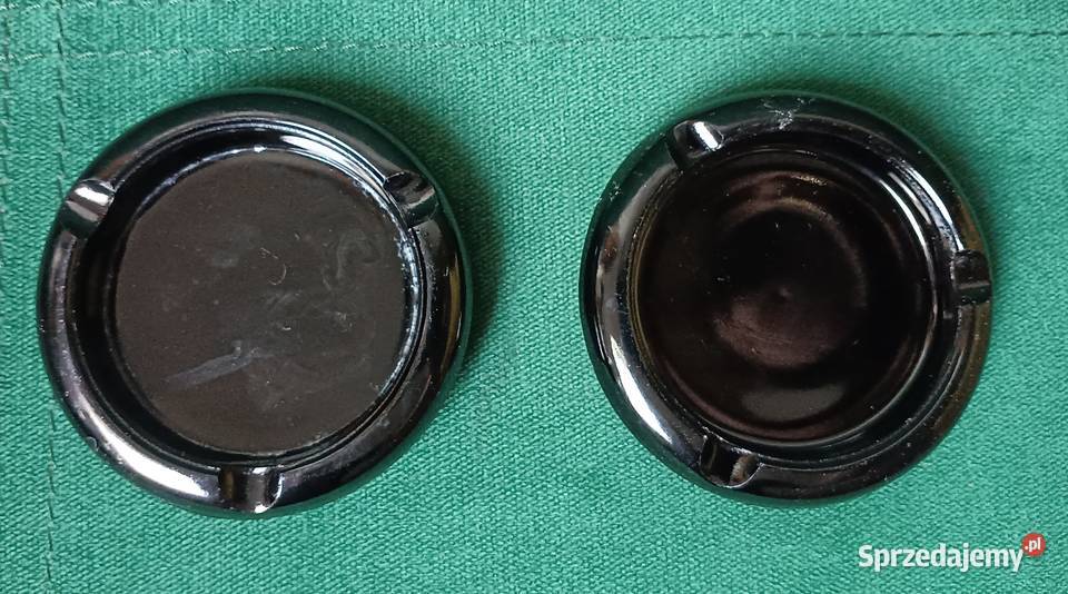 Szklana czarna popielnica