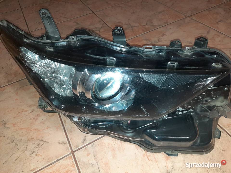 Lampa prawy przód Toyota Auris 2 2017 soczewka Wrocław