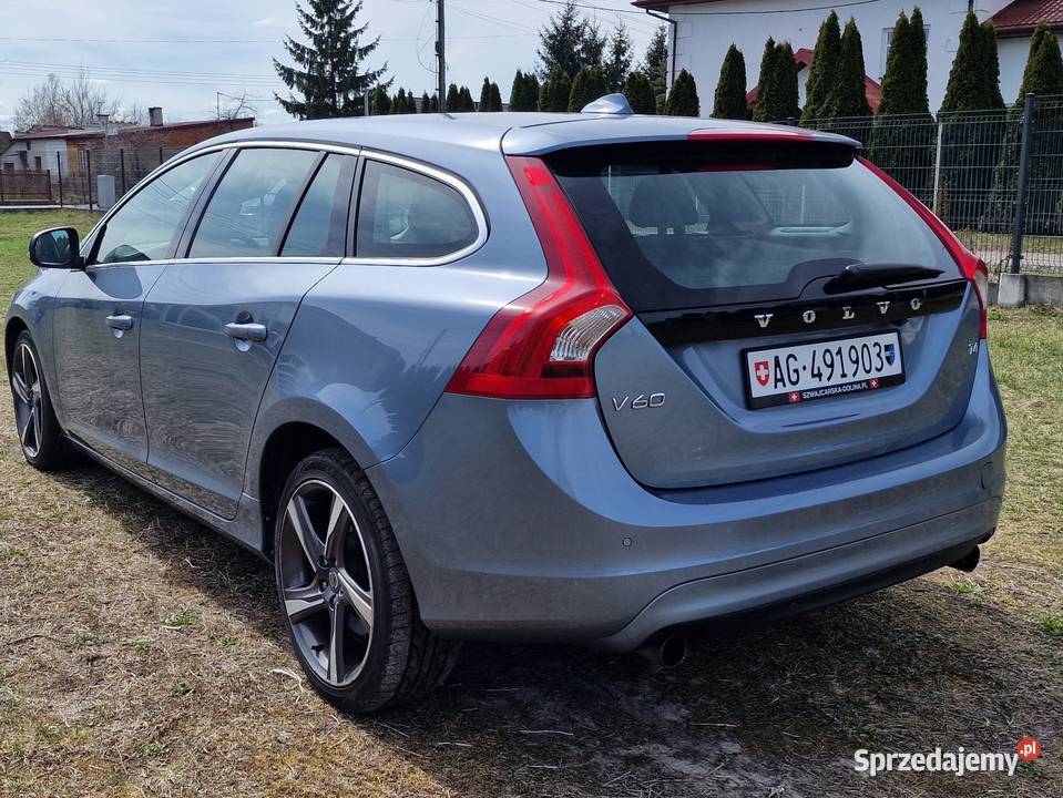 VOLVO V60 T4 SUMMUM 20 Benzyna 190 Zadbany Motoryzacja