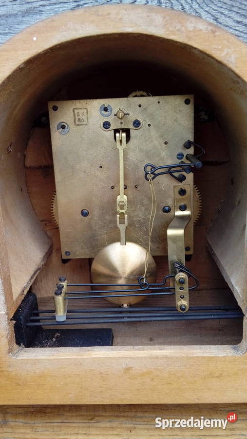 Stary zegar nakręcany odcienie brązowego Wieluń