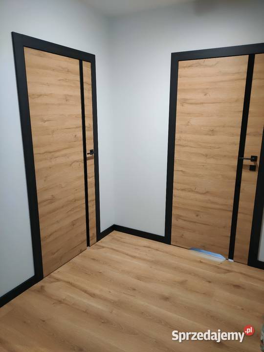 Montaż paneli podłogowych montaż drzwi jodełka