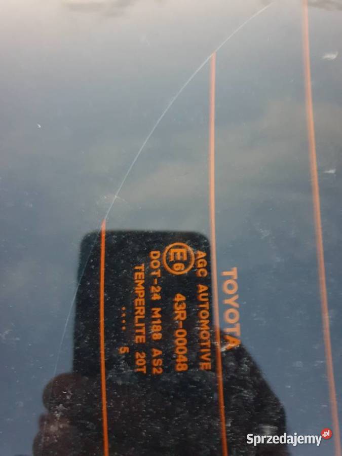 Szyba tył yaris 2015r