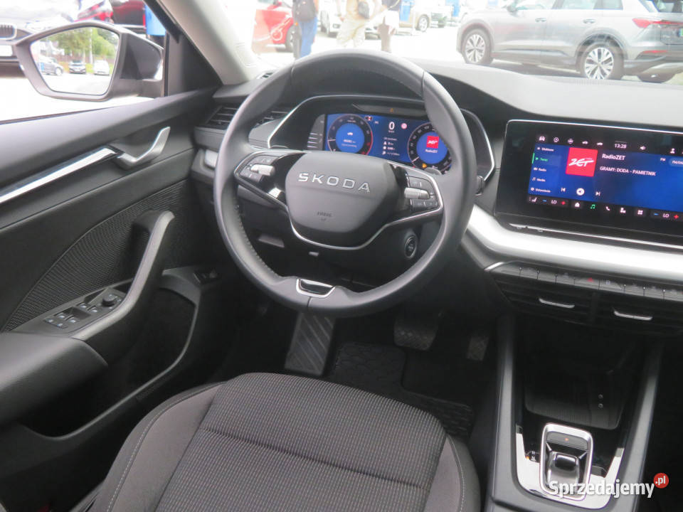 Skoda Octavia 15 eTSI mHEV asystent pasa ruchu Katowice