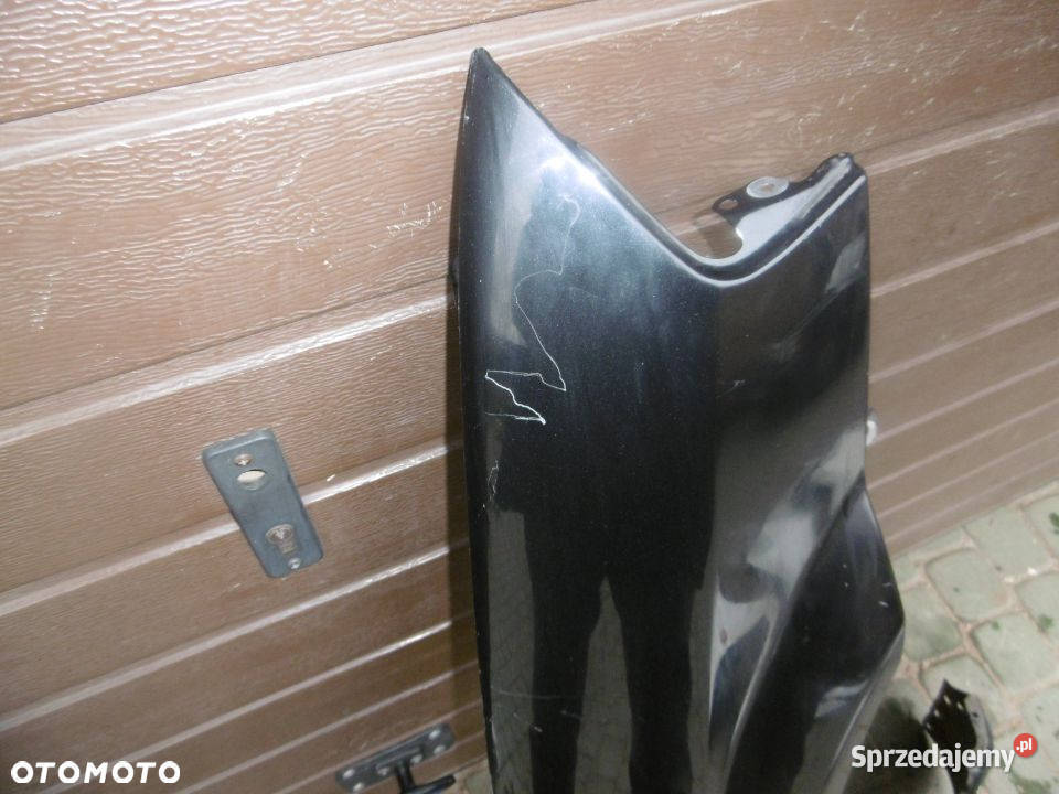 Błotnik prawy MAZDA 323 Radom