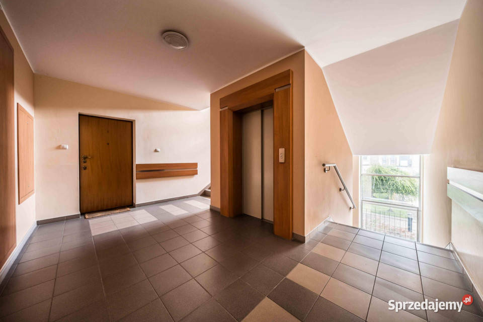 2osobne pokoje oddzielna kuchnia balkon Piętro 1