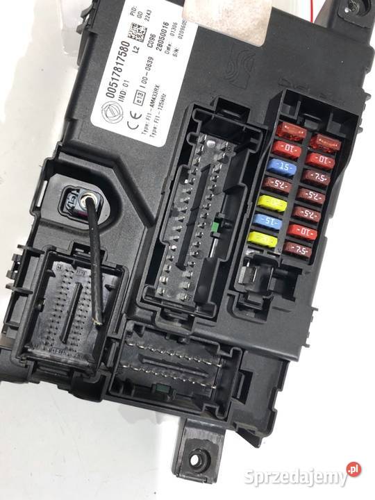 SKRZYNKA BEZPIECZNIKÓW FIAT GRANDE PUNTO