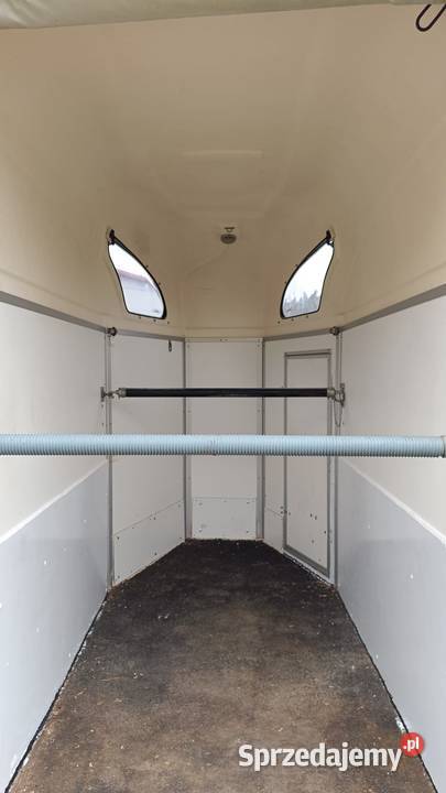 Przyczepa do przewozu koni zwierząt Atec wynajem Jastrowie