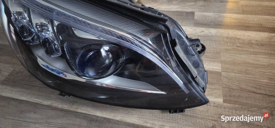MercedesBenz Cklasa W205 Reflektor LED prawy Pielgrzymka