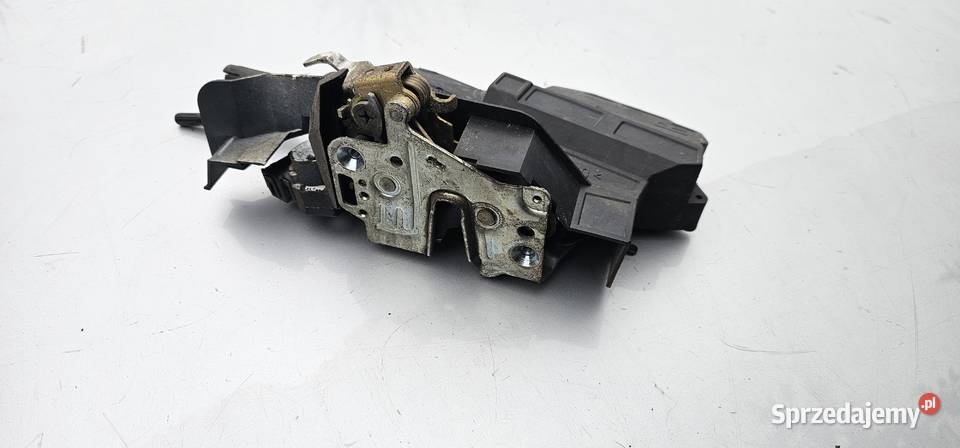 Zamek drzwi prawy przód mercedes w202 2027201235 Zbąszyń