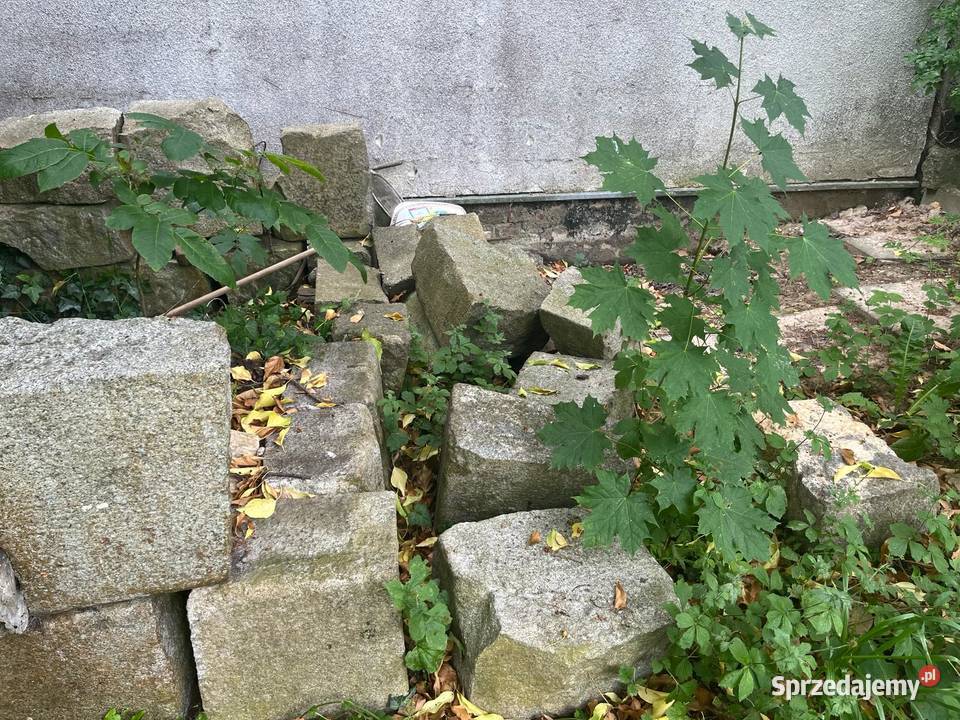 Granitowe kamienie ciosane