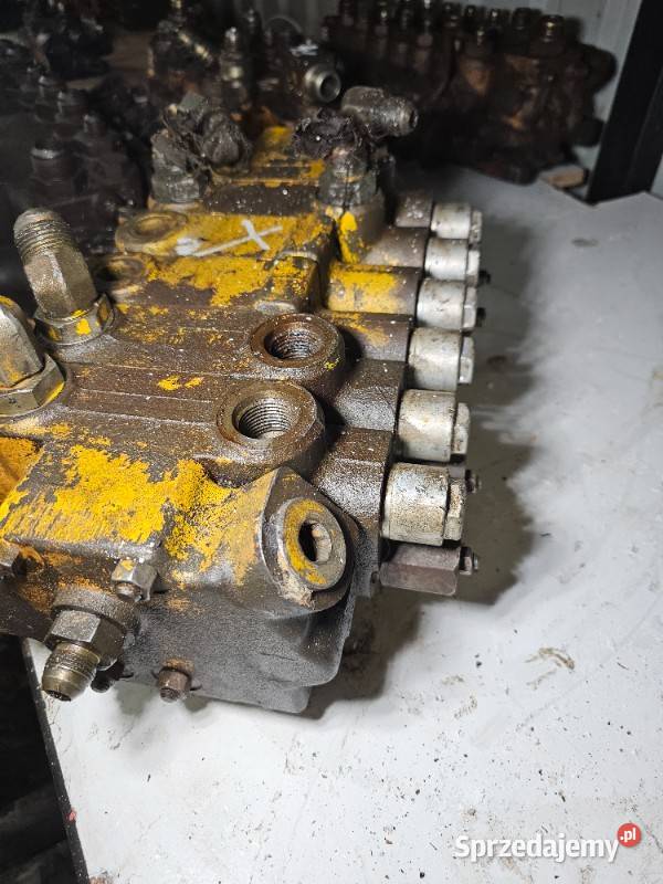 Rozdzielacz hydrauliczny koparki Case do modelu Gdynia