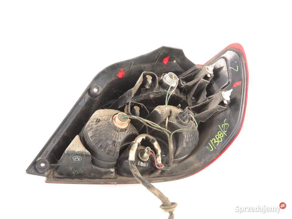 LAMPA LEWA TYLNA MITSUBISHI OUTLANDER I osobowe
