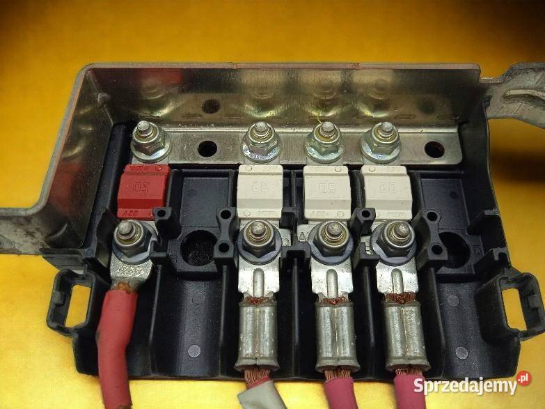 SKRZYNKA BEZPIECZNIKÓW 243170003 Renault Megane Rok produkcji 2011 sprzedam