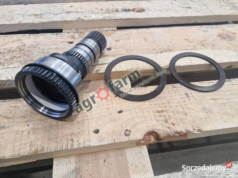 Wałek napędu pompy skrzyni biegów John Deere Byków